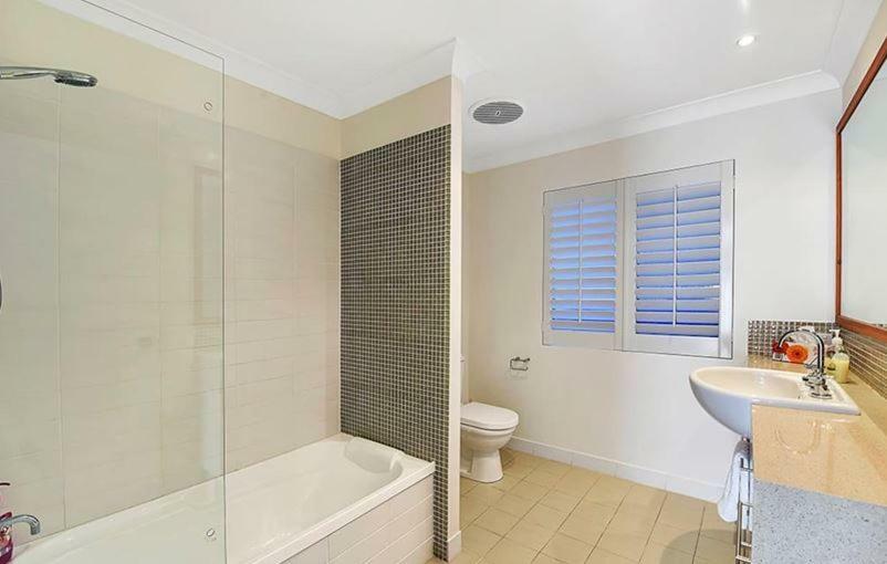 Beachfront Beauty! Gold Coast Exterior photo
